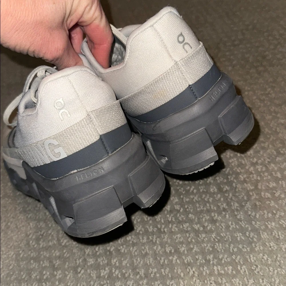 On Running Men's White Athletic Shoes - Picture 5 of 7